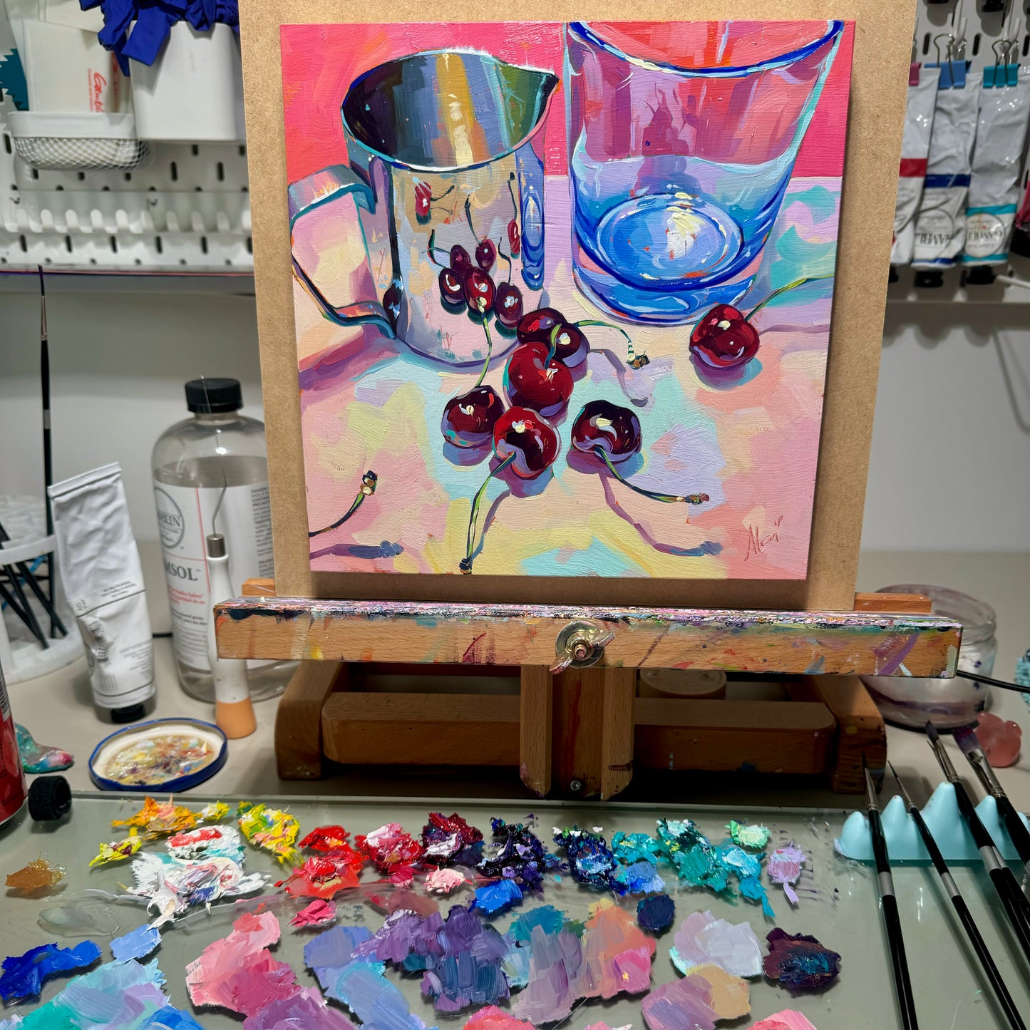 Cerezas, jarra y vaso - Pintura al óleo original