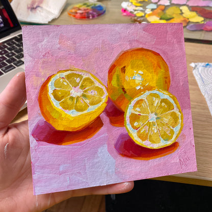 Limones en pintura al óleo rosa